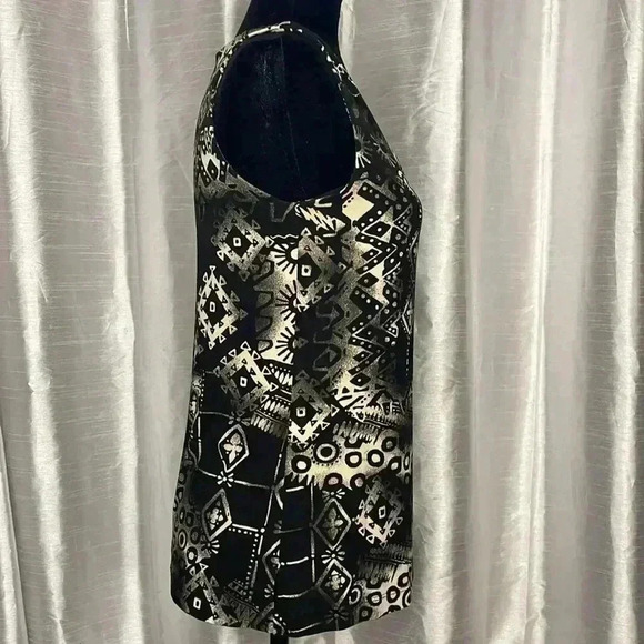 Chico’s Travelers Women’s 1 Sleeveless V Neck Black Cream Tribal Print Blouse - Picture 2 of 8